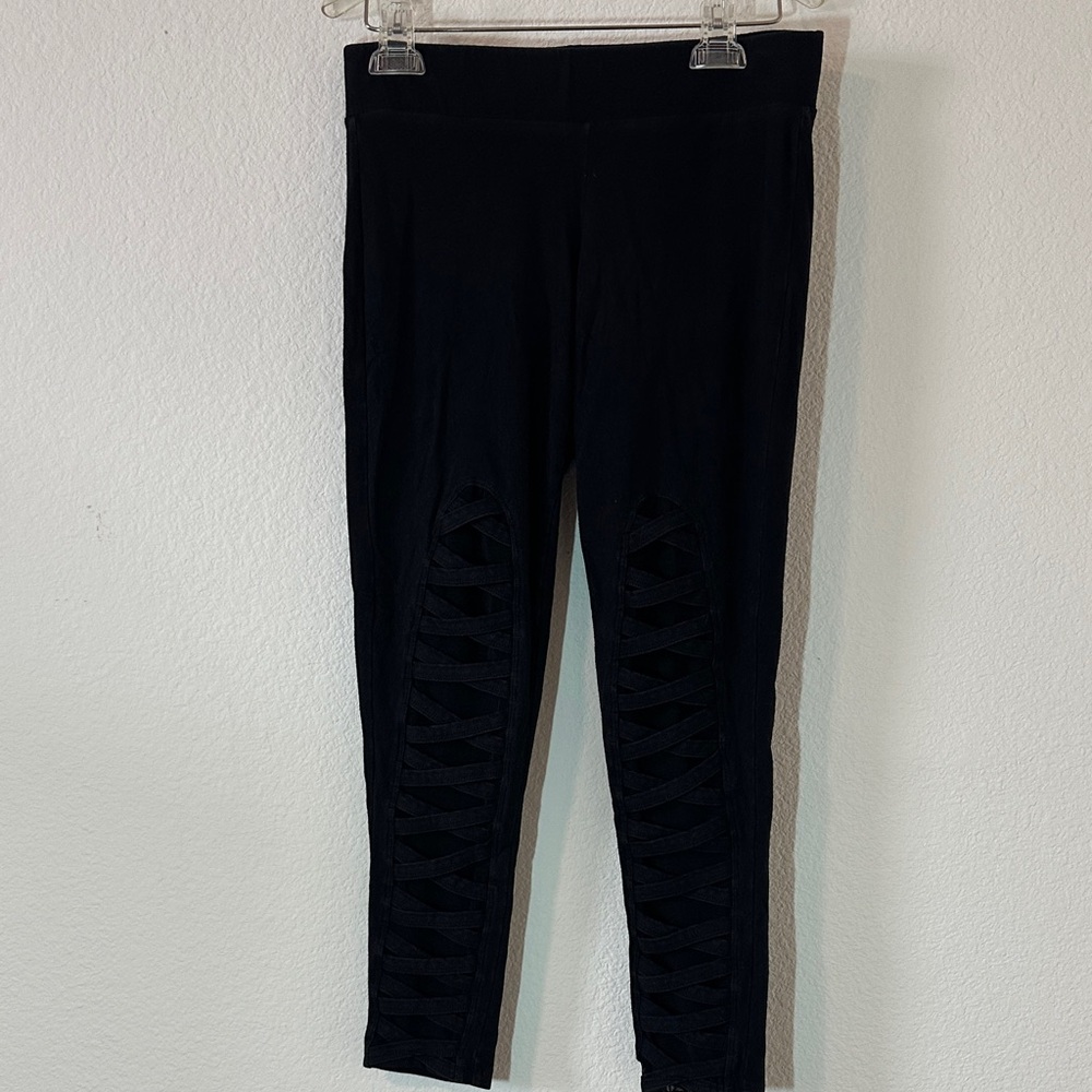 Torrid Black Cutout Mesh Inset Leggings‎ – Size 0